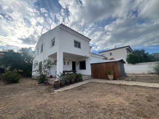 Xalet  Carrer llastres. Chalet independiente totalmente reformado en miami playa