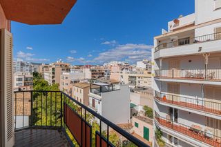 Piso  Antich 40. Santa catalina piso amplio a reformar.
