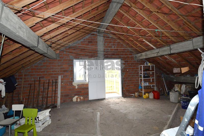 Foto 1bf0c01f-d1a0-4c6e-ad6a-83f343180218. Haus mit heizung in Laxe