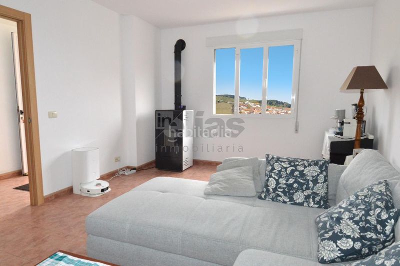 Foto 9c6d2d55-5ef0-4932-9666-6e0f79532fa0. Haus mit heizung in Laxe