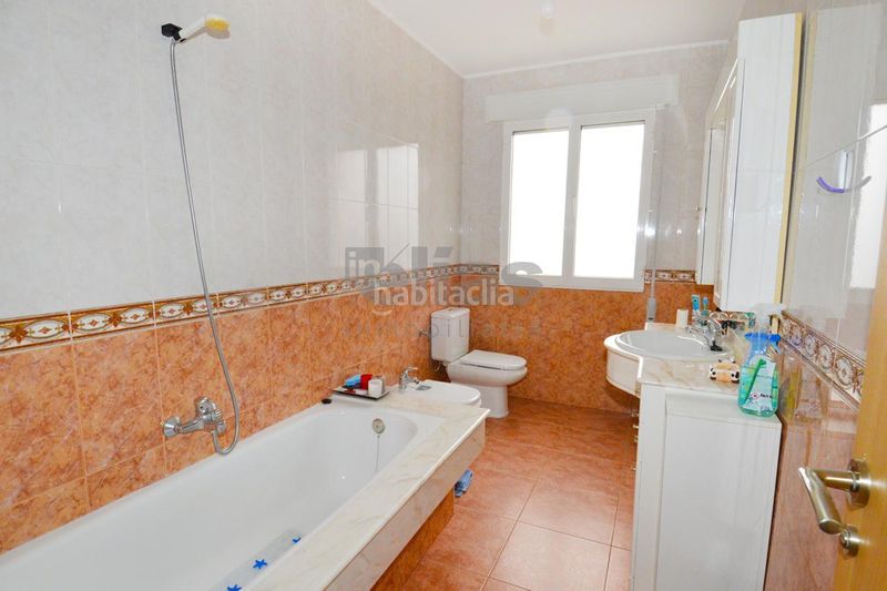 Foto b899f3b2-9b54-4a01-ba04-d37b5f380eb5. Haus mit heizung in Laxe