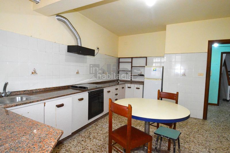 Foto 9c2122a4-c154-4955-9b91-178606699773. Edificio in Vimianzo