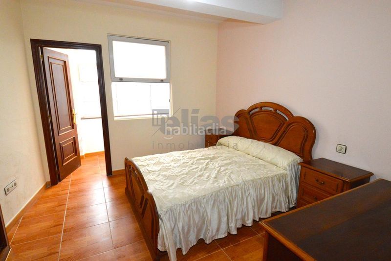 Foto a015a1de-8f12-4c9d-ba54-7ae79ddfa8ce. Edificio in Vimianzo