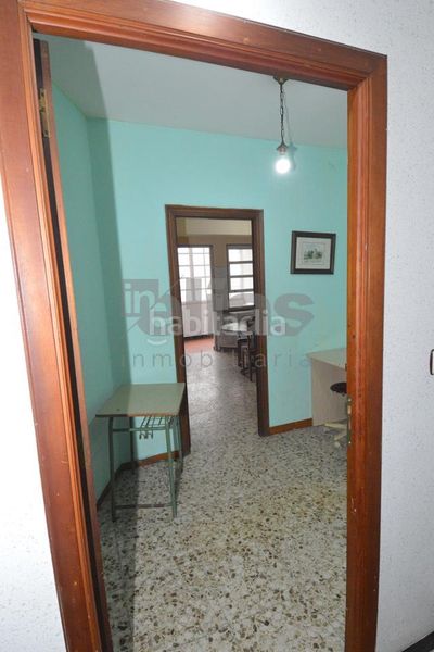 Foto bca23af2-f20c-4b6d-9f63-ea52d7d47bb4. Edificio in Vimianzo