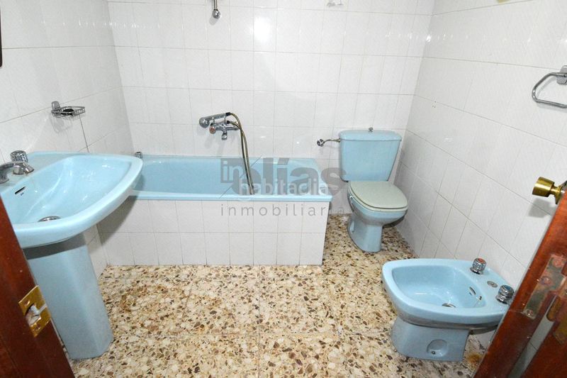 Foto 0cbdcaf4-5019-4fc4-8811-58ec8ced0031. Edificio en Vimianzo