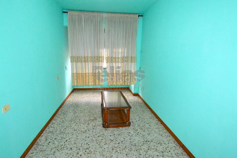 Foto b4338c37-ac9f-4f83-8623-1327206fdbd9. Edificio en Vimianzo