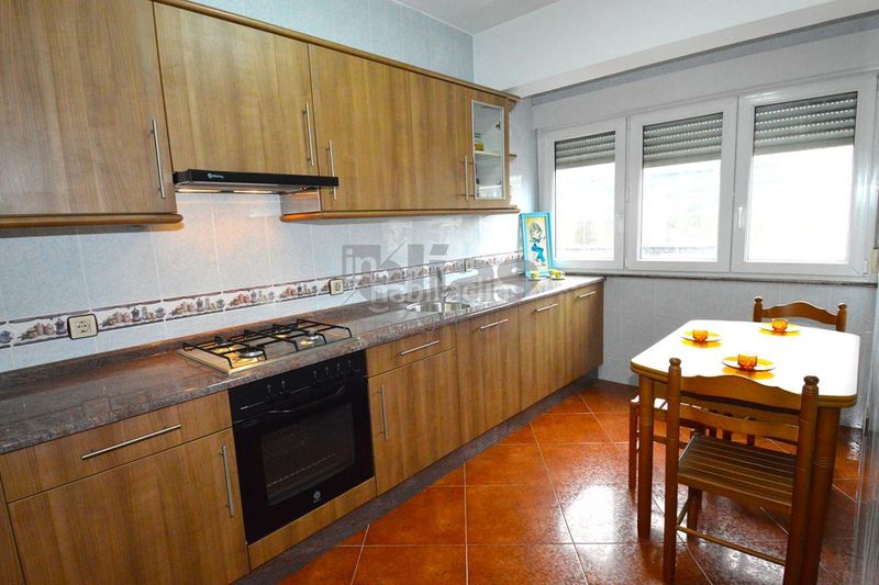 Foto ddb06680-29d3-4527-b778-a1d4975437d8. Edificio en Vimianzo