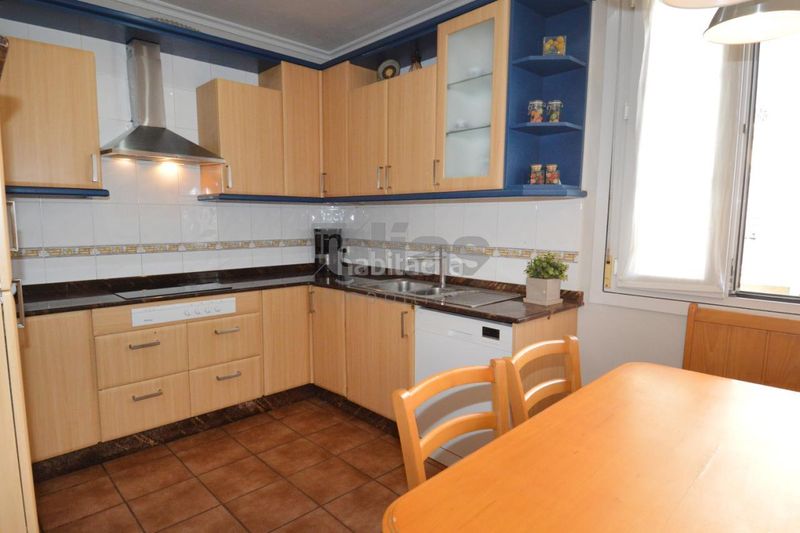 Foto 0734686f-d534-4450-8712-163ff39b50f4. Casa amb calefacció aparcament a Ponteceso