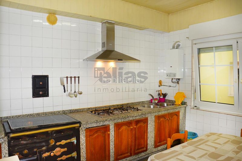 Foto 7c4e36d1-fba5-4b03-b8a0-32358a7f5b87. Casa amb aparcament a Muxía