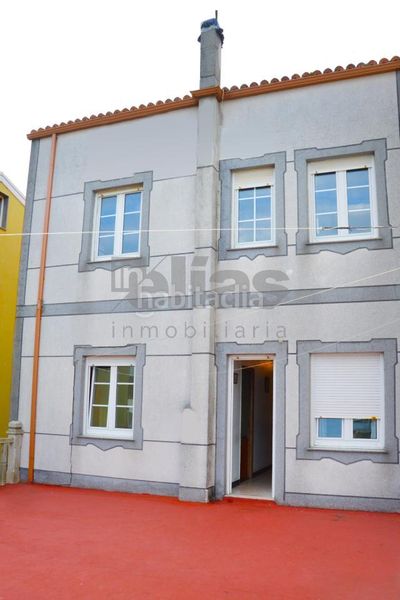 Foto d1426be7-2233-4692-86c2-3b952504796c. Casa amb aparcament a Muxía