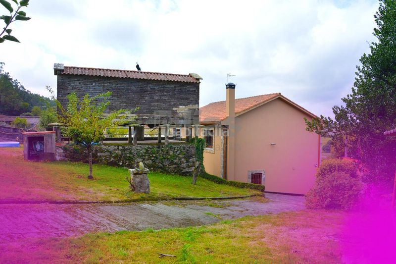 Foto a72813da-4c4a-4703-8ca7-3d4cbfe35ac6. Casa amb calefacció aparcament a Zas