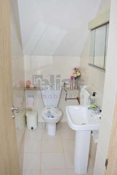 Foto ad43c3ac-af00-4170-b294-669ecef3994f. Casa amb calefacció aparcament a Zas