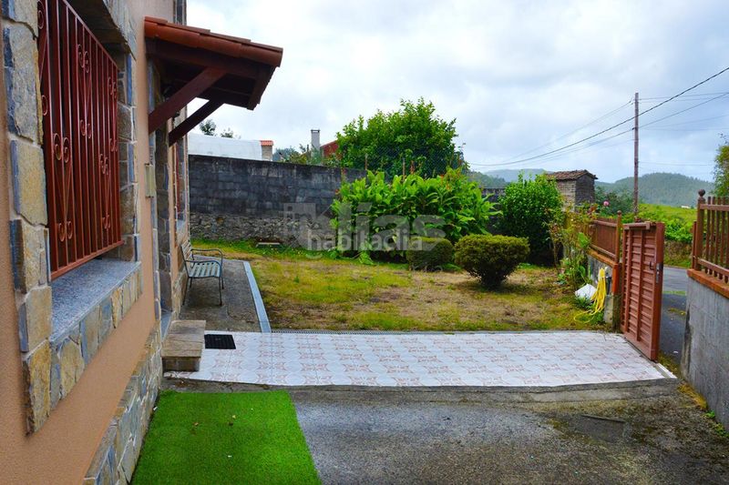 Foto afdd55d3-10d4-4100-8b9d-644cb9c48658. Casa amb calefacció aparcament a Zas