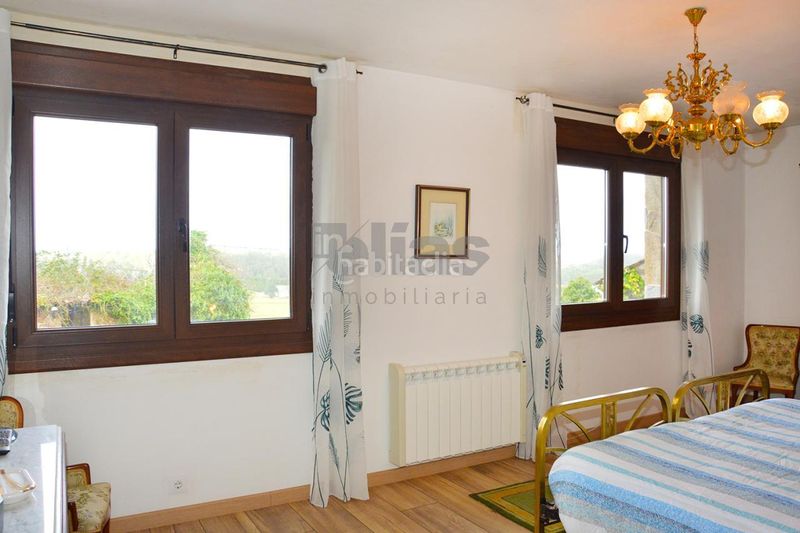 Foto bcebdb0b-5020-49d0-8ca0-59879928c3e5. Casa amb calefacció aparcament a Zas