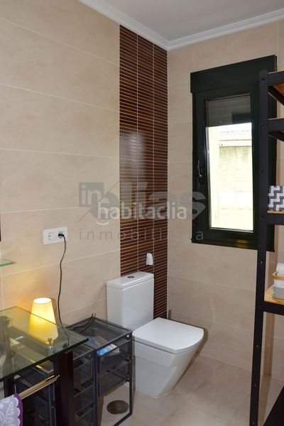 Foto 57ca3452-0d13-49a0-9ca8-95e9bbc8f58f. Casa amb calefacció aparcament a Zas