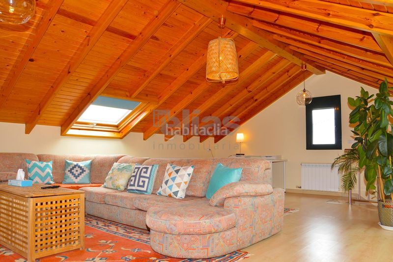 Foto 99028e45-6209-4b35-bfbd-b6839c793498. Casa amb calefacció aparcament a Zas