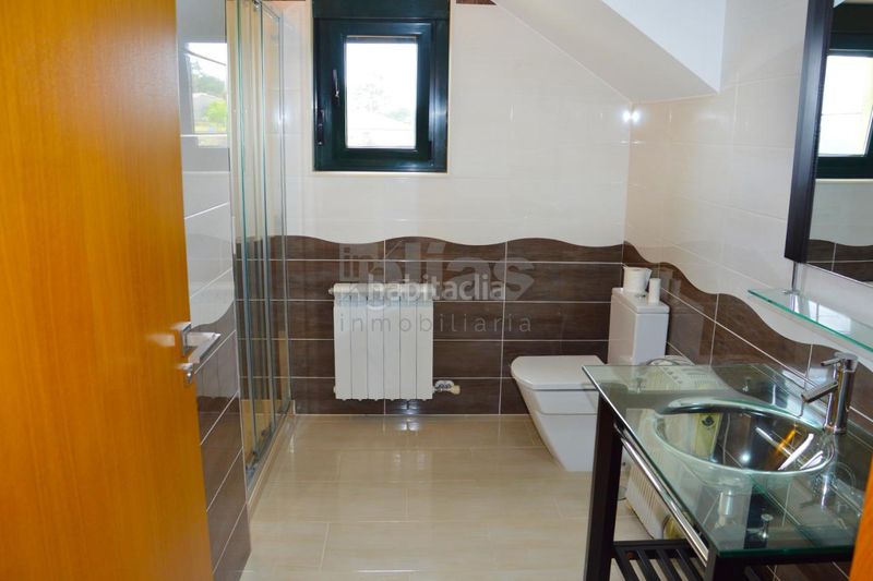 Foto df11df05-f840-4421-8f05-22e64394af17. Casa amb calefacció aparcament a Zas