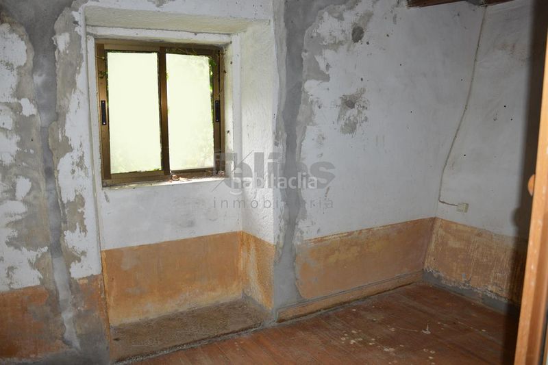 Foto 7f2beafc-ea8c-4c3f-9844-5a7345b09d6e. Casa amb aparcament a Vimianzo