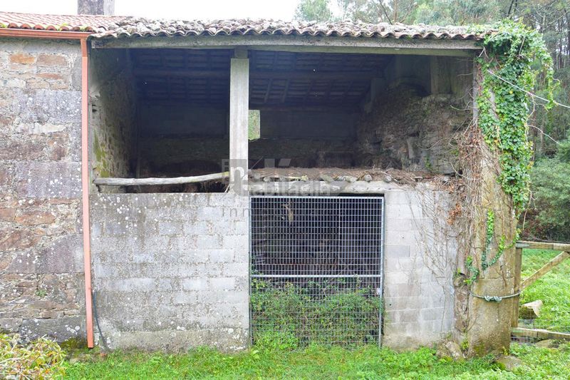 Foto a09353d8-a6b6-487b-aaa7-19001d037a14. Casa amb aparcament a Vimianzo
