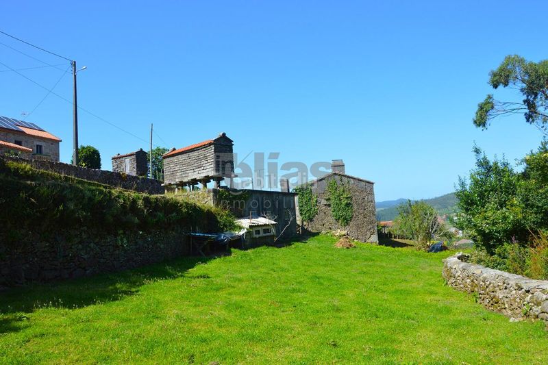 Foto a8011215-18bb-4ca8-b35d-b895d616b64f. Casa amb aparcament a Vimianzo