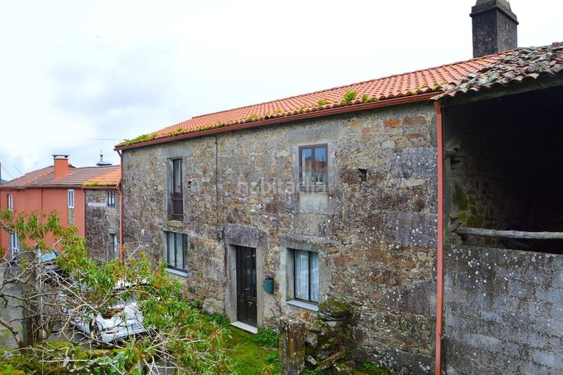 Foto ef7dde6d-dd9f-43ab-ad14-7d93314a35d3. Casa amb aparcament a Vimianzo
