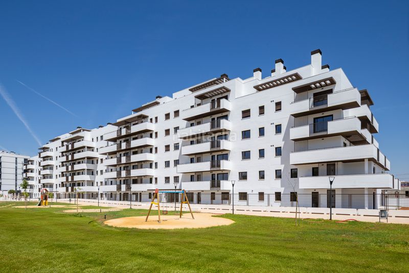 Foto e864e29e-49ab-4910-b5a2-47a872b05587. Pis 122m<sup>2</sup> amb calefacció aparcament piscina a Entrenúcleos Dos Hermanas