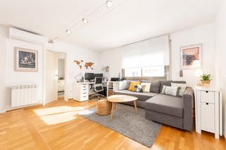 Appartement  Carrer de septimània. Despierta con luz natural y olvídate del ruido de la ciudad