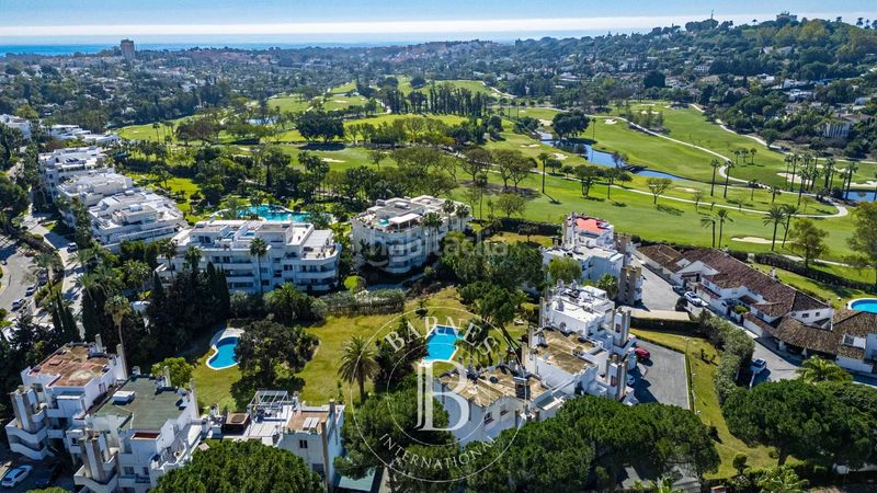 Foto f88f0ffe-73a3-4d39-8644-d6c1197494ec. Pis amb calefacció a Las Brisas Marbella