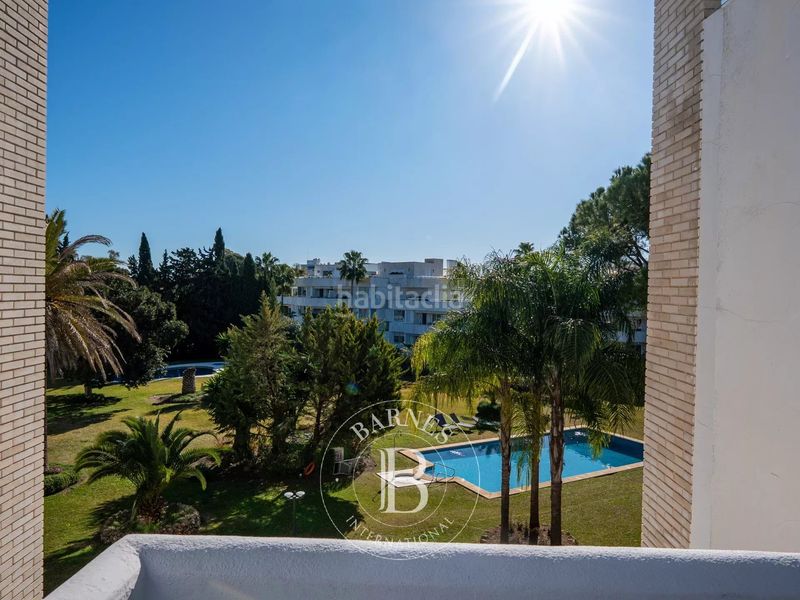 Foto 7b6b4740-931f-49a3-9fb6-3670a10c999e. Piso en Las Brisas Marbella