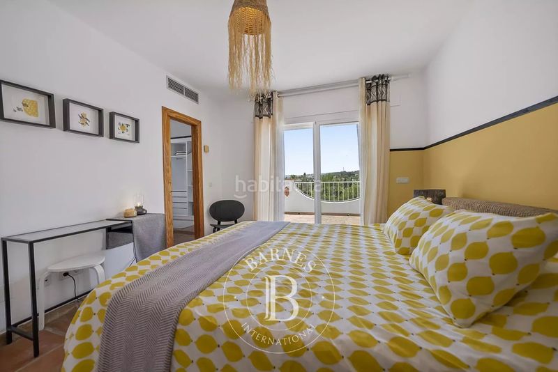 Foto 66377769-7d92-4003-8967-ab923a41c81b. Casa amb calefacció aparcament piscina a Las Lomas Estepona