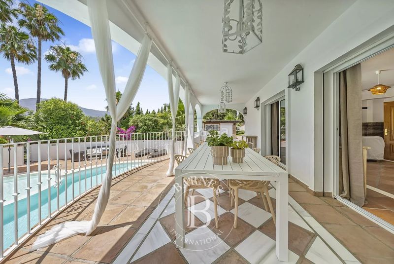 Foto 7ecdb311-a1a1-4485-943b-985658bfc4ff. Casa amb calefacció aparcament piscina a Las Lomas Estepona