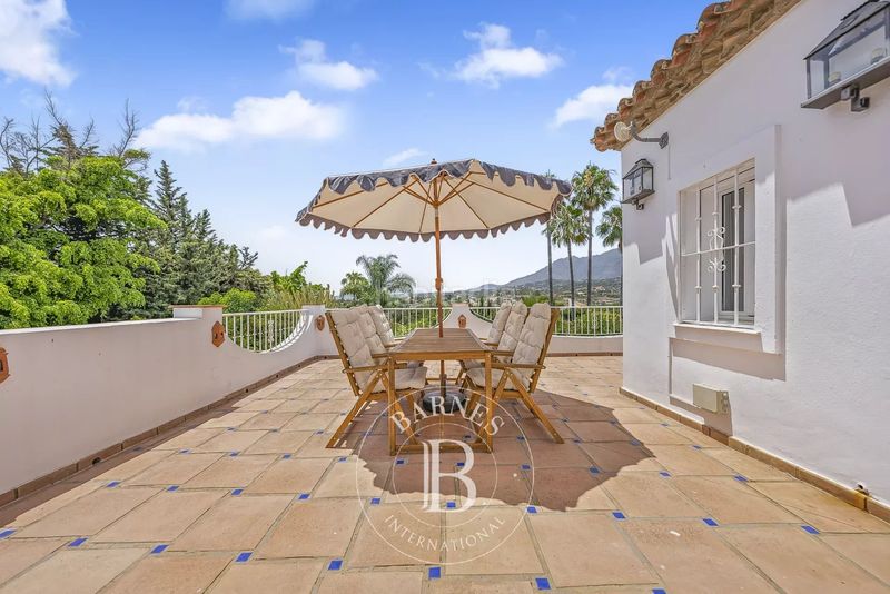Foto d1453bda-dda2-40c4-9eaa-d76076b62724. Casa amb calefacció aparcament piscina a Las Lomas Estepona