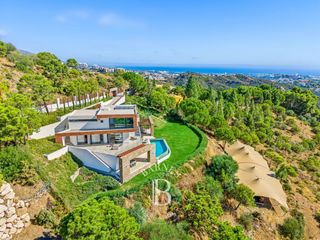 Xalet a La Quinta. Villa contemporánea de ultra lujo en el madroñal