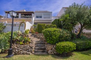 Casa adossada  Avenida pernet. Gran casa adosada atalaya