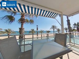 Pis a Platja de Ponent. Paseo miramar frontal la mar