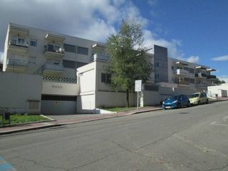 Aparcament cotxe a Calle de valdeamor 25
