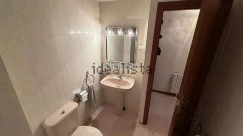 Foto 5a8a0737-6134-4bf3-831d-f64ae8c084d7. Apartament a plaza de europa 4 a Canfranc