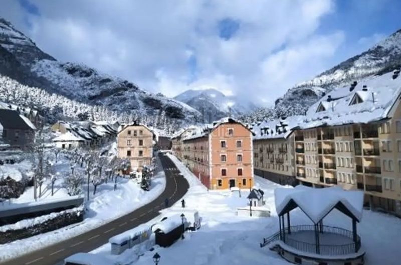 Foto d18bca79-a54d-4c07-af81-4f69565bb603. Apartament a plaza de europa 4 a Canfranc