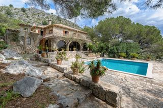 Country house in Pollença Poble. Finca señorial de 76.765 m² con 3 viviendas y vistas panoramicas