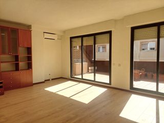 Lloguer Àtic  Calle de las peñuelas. Exclusivo ático con dos amplias terrazas, piscina y una ubicació