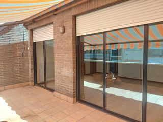 Rent Penthouse  Calle de las peñuelas. Exclusivo ático con dos amplias terrazas, piscina y una ubicació
