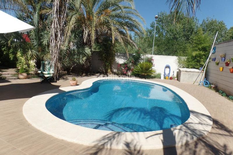 Foto 14446d39-25ac-41d2-9754-4fac851e72a8. Lloguer xalet amb xemeneia calefacció aparcament piscina a Riba - roja de Túria