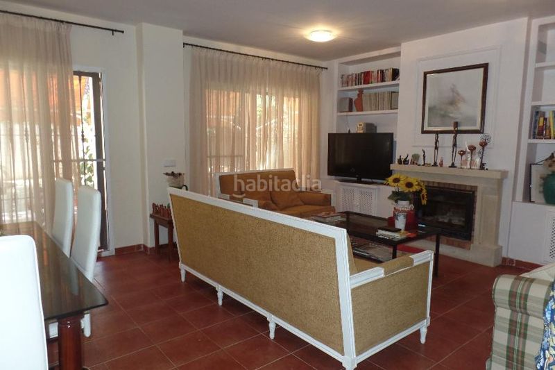 Foto 479e6911-2482-4ab1-89e8-63bf4bf625e0. Lloguer xalet amb xemeneia calefacció aparcament piscina a Riba - roja de Túria