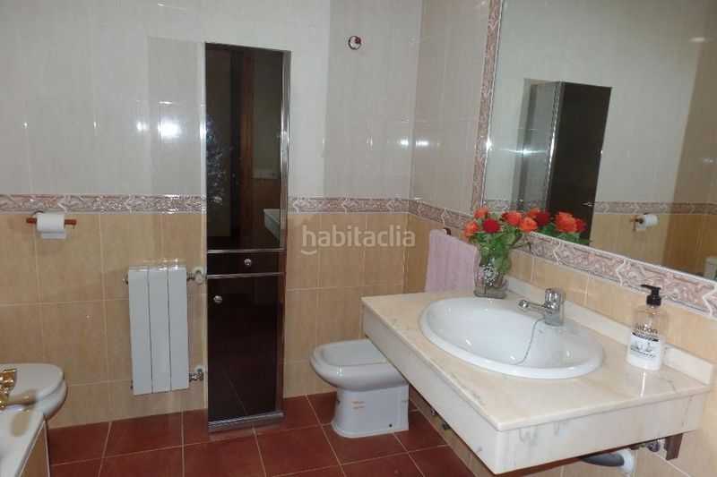 Foto a7dedebb-3b16-40b0-86b1-a9a485f8c1fb. Lloguer xalet amb xemeneia calefacció aparcament piscina a Riba - roja de Túria