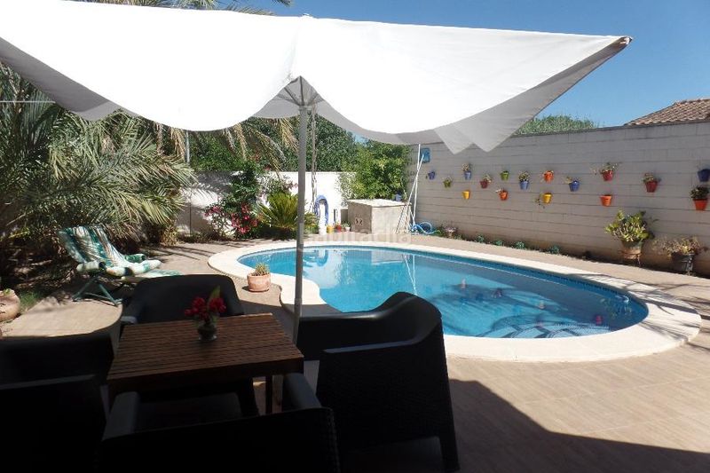Foto cb6f9306-8820-42c1-8a2c-d01285735cde. Lloguer xalet amb xemeneia calefacció aparcament piscina a Riba - roja de Túria