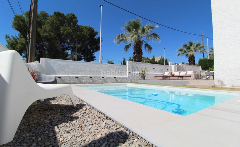 Foto 27755384-8a43-4d60-a4bf-c38fd6d7bd5b. Xalet amb xemeneia calefacció aparcament piscina a Eliana (l´)