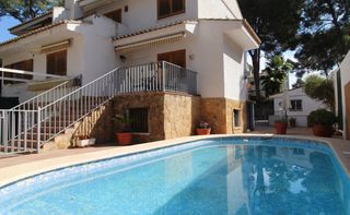 Lloguer Xalet a Montesol. Urbilar.com .- chalet pareado a escasos metros de la parada metr