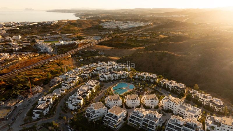 Foto 0beb2544-e802-40e3-b8e3-46a90f687b6b. Apartament amb aparcament a altos de Estepona Estepona