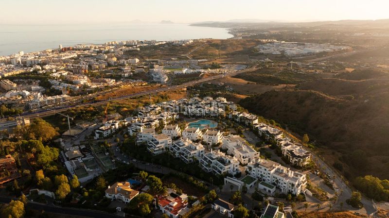 Foto 3963f2fe-3f45-439f-8a12-c10d75116a4a. Apartament amb aparcament a altos de Estepona Estepona