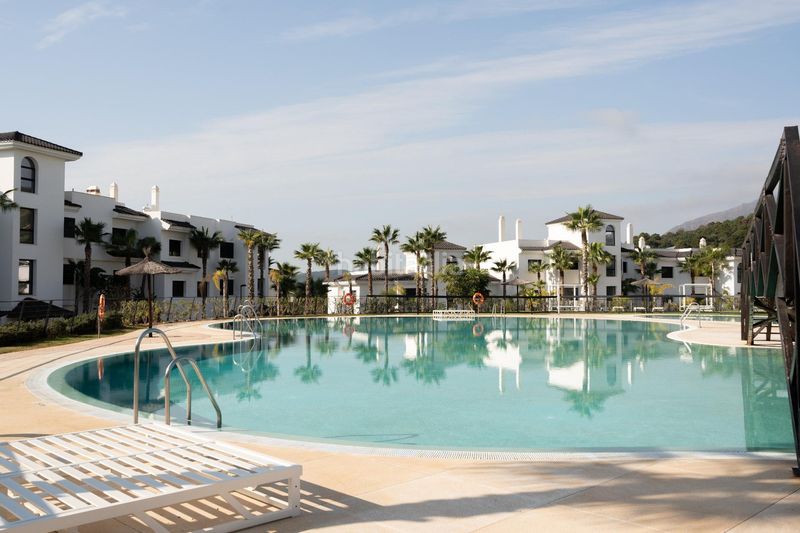 Foto f4a70f90-0414-4285-a2b3-0a1de69bb613. Apartament amb aparcament a altos de Estepona Estepona